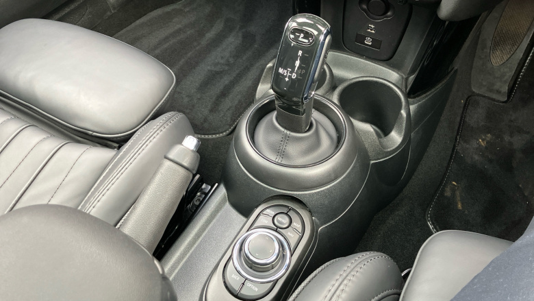 MINI Hatchback 1.5 Cooper Exclusive 5dr Auto [Comfort/Nav Pack] Petrol Hatchback